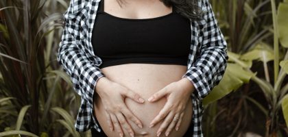 pregnant woman making heart with hands, focusing on belly
-
mulher gravida fazendo coração com as mãos, com foco na barriga